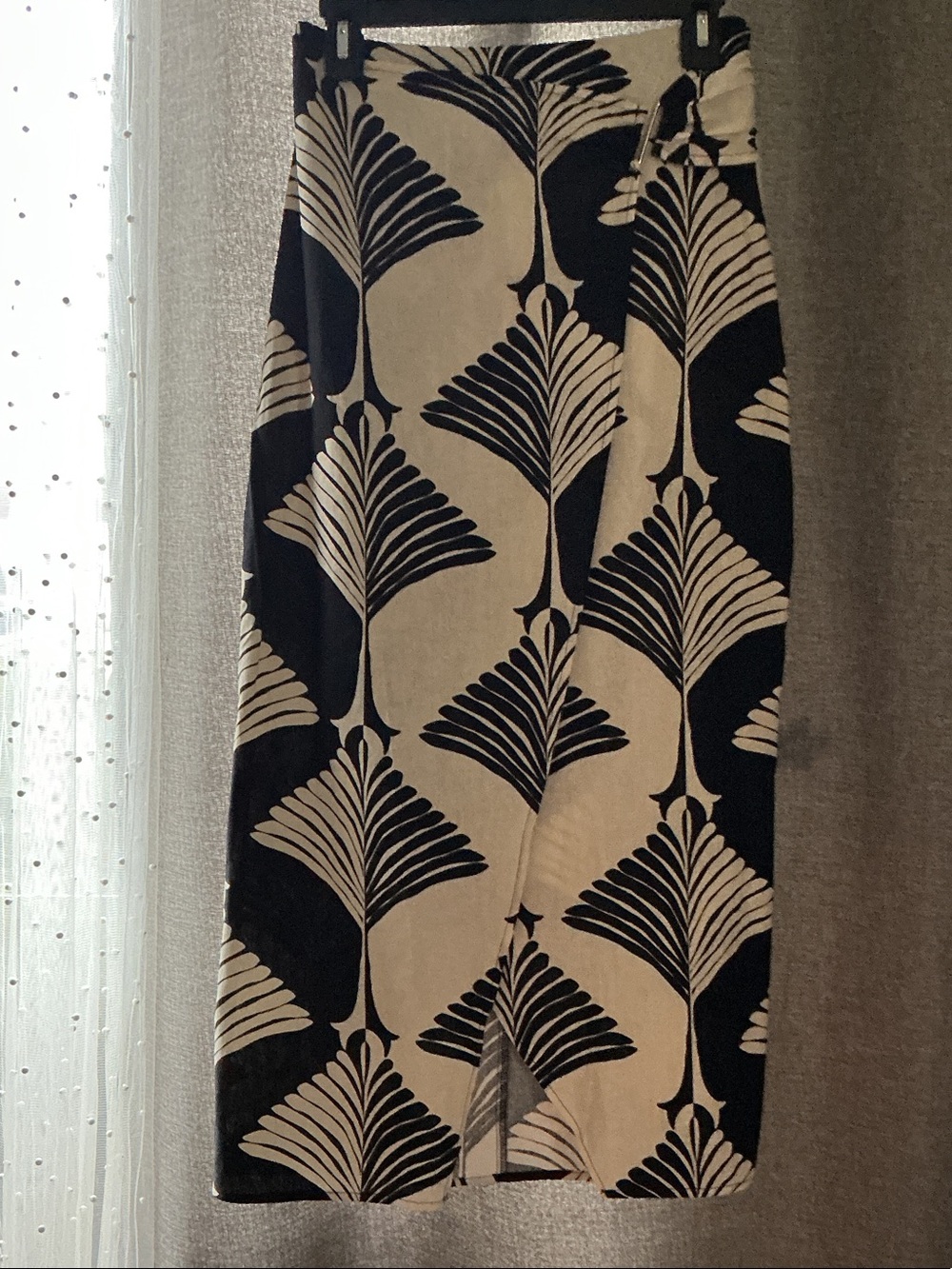 House of Harlow 1960 Black and Cream Graphic Midi Skirt